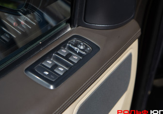 Подержанный автомобиль Land Rover Range Rover Sport 2010 года (9 фото)