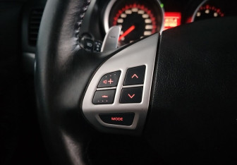 Подержанный автомобиль Mitsubishi Lancer Hatchback 2008 года (14 фото)