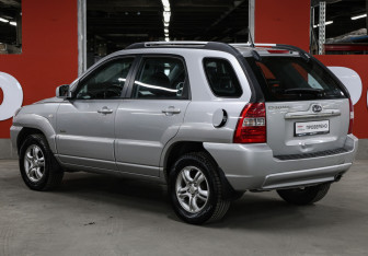 Подержанный автомобиль Kia Sportage 2006 года (7 фото)