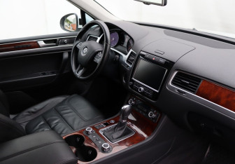 Подержанный автомобиль Volkswagen Touareg 2013 года (10 фото)