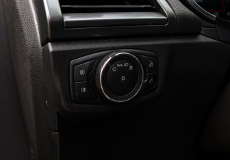 Подержанный автомобиль Ford Mondeo Sedan 2016 года (16 фото)