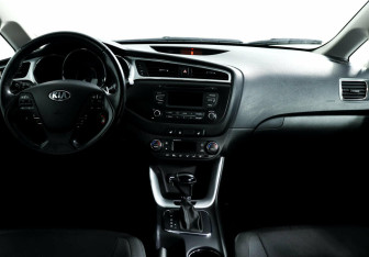 Подержанный автомобиль Kia Ceed Hatchback 2017 года (9 фото)