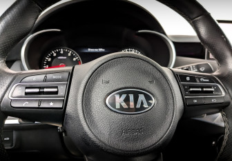 Подержанный автомобиль Kia Stinger 2021 года (27 фото)