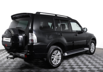 Подержанный автомобиль Mitsubishi Pajero 2014 года (5 фото)