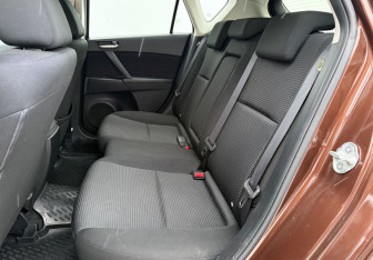 Подержанный автомобиль Mazda 3 Hatchback 2013 года (11 фото)