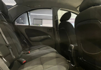 Подержанный автомобиль Nissan Almera Classic 2008 года (10 фото)