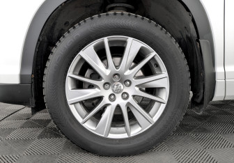 Подержанный автомобиль Toyota Highlander 2015 года (17 фото)