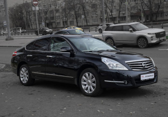 Подержанный автомобиль Nissan Teana 2010 года (3 фото)