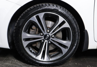 Подержанный автомобиль Kia Ceed Hatchback 2018 года (9 фото)