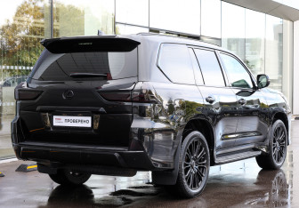 Подержанный автомобиль Lexus LX 2017 года (5 фото)