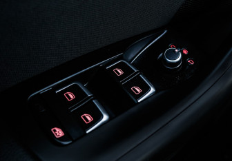 Подержанный автомобиль Audi Q3 2016 года (18 фото)