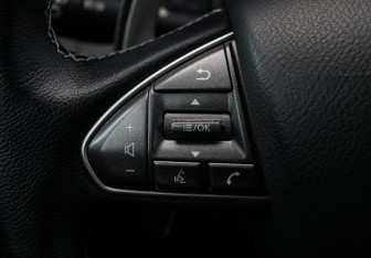 Подержанный автомобиль Infiniti Q50 2014 года (27 фото)