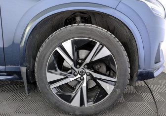 Подержанный автомобиль Volvo XC90 2020 года (18 фото)