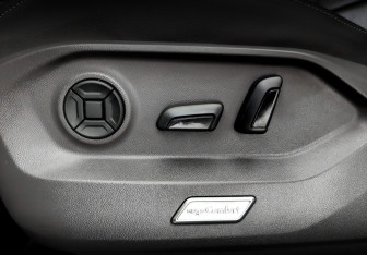 Подержанный автомобиль Volkswagen Touareg 2018 года (21 фото)