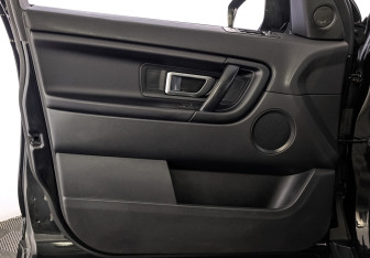 Подержанный автомобиль Land Rover Discovery Sport 2015 года (19 фото)