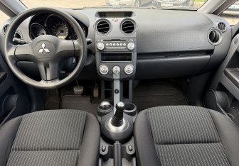 Подержанный автомобиль Mitsubishi Colt Hatchback 2007 года (12 фото)