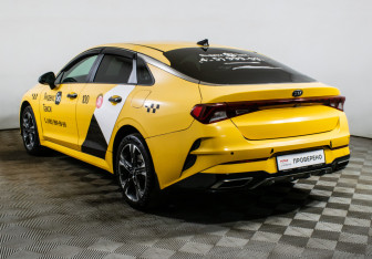 Подержанный автомобиль Kia K5 2020 года (7 фото)