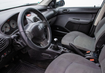 Подержанный автомобиль Peugeot 206 Sedan 2008 года (10 фото)