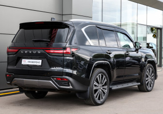 Подержанный автомобиль Lexus LX 2025 года (5 фото)
