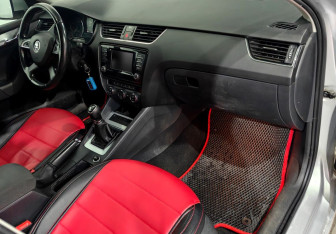 Подержанный автомобиль Skoda Octavia Liftback 2013 года (10 фото)