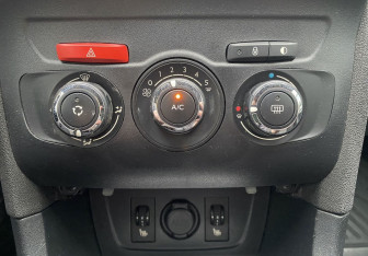 Подержанный автомобиль Citroen C4 Sedan 2013 года (16 фото)