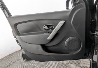 Подержанный автомобиль Renault Logan Sedan 2021 года (19 фото)