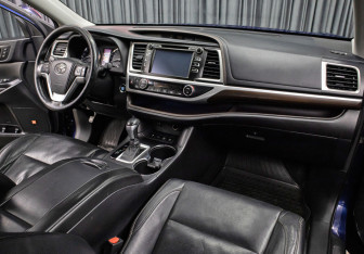 Подержанный автомобиль Toyota Highlander 2014 года (12 фото)