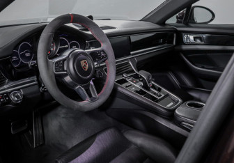 Подержанный автомобиль Porsche Panamera Wagon 2019 года (14 фото)