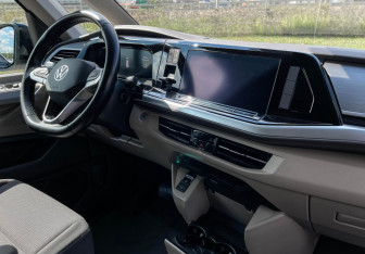 Подержанный автомобиль Volkswagen Multivan 2025 года (9 фото)