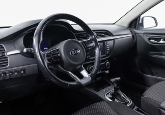 Подержанный автомобиль Kia Rio Sedan 2019 года (8 фото)