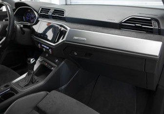 Подержанный автомобиль Audi Q3 2021 года (32 фото)