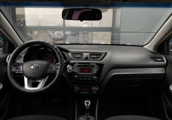 Подержанный автомобиль Kia Rio Hatchback 2013 года (11 фото)