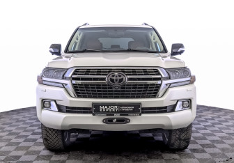 Подержанный автомобиль Toyota Land Cruiser Suv 2021 года (2 фото)