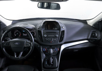 Подержанный автомобиль Ford Kuga 2018 года (10 фото)