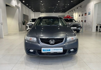 Подержанный автомобиль Honda Accord Sedan 2004 года (2 фото)