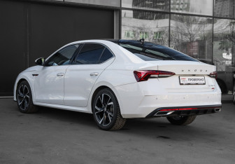 Подержанный автомобиль Skoda Octavia Liftback 2023 года (7 фото)