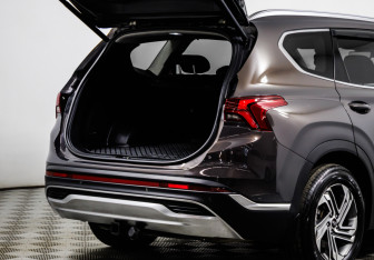 Подержанный автомобиль Hyundai Santa Fe 2021 года (19 фото)