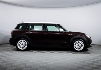 Подержанный автомобиль MINI Clubman Wagon 2017 года (4 фото)