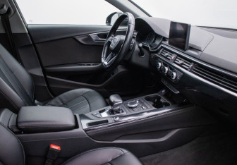 Подержанный автомобиль Audi A4 Sedan 2016 года (10 фото)