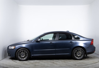 Подержанный автомобиль Volvo S40 2007 года (8 фото)