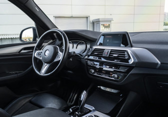 Подержанный автомобиль BMW X3 2019 года (10 фото)