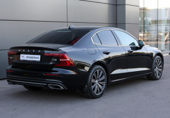 Подержанный автомобиль Volvo S60 2019 года (5 фото)