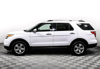 Подержанный автомобиль Ford Explorer 2014 года (3 фото)