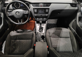 Подержанный автомобиль Skoda Octavia Wagon 2016 года (10 фото)