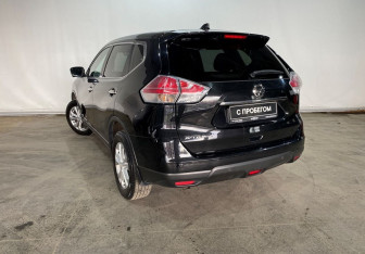 Подержанный автомобиль Nissan X-Trail 2017 года (4 фото)