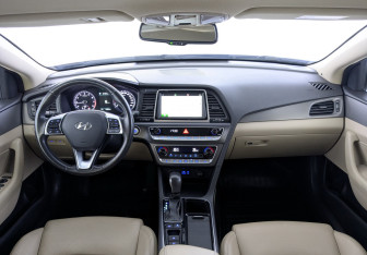 Подержанный автомобиль Hyundai Sonata 2018 года (14 фото)
