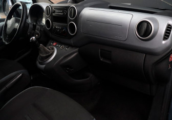 Подержанный автомобиль Citroen Berlingo 2010 года (9 фото)