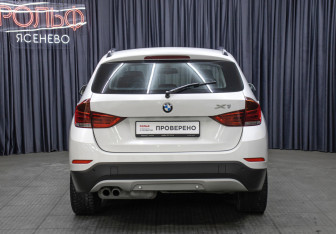 Подержанный автомобиль BMW X1 2013 года (6 фото)