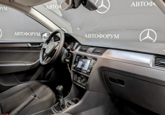 Подержанный автомобиль Skoda Rapid Liftback 2019 года (11 фото)
