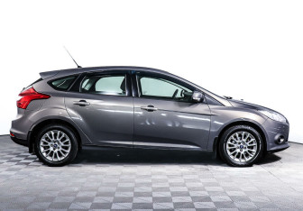 Подержанный автомобиль Ford Focus Hatchback 2013 года (4 фото)